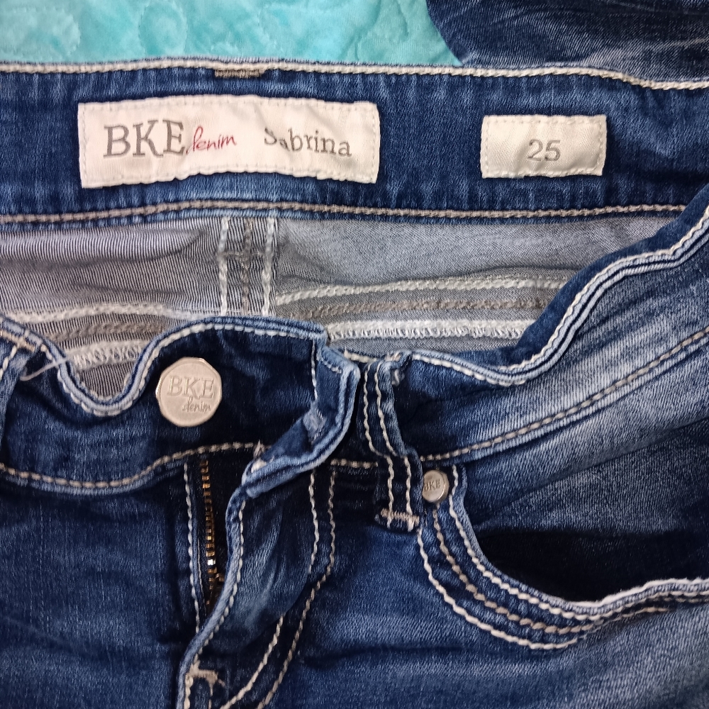 Bke Sabrina capri size 25